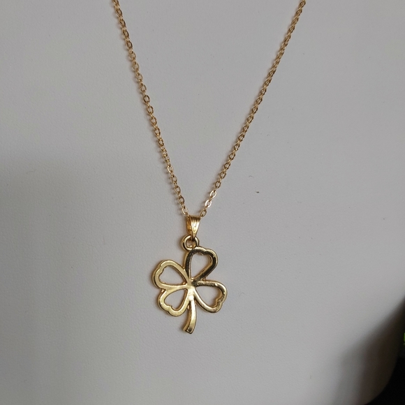 2 for 20$: Flower Pattern Necklace - Picture 1 of 3